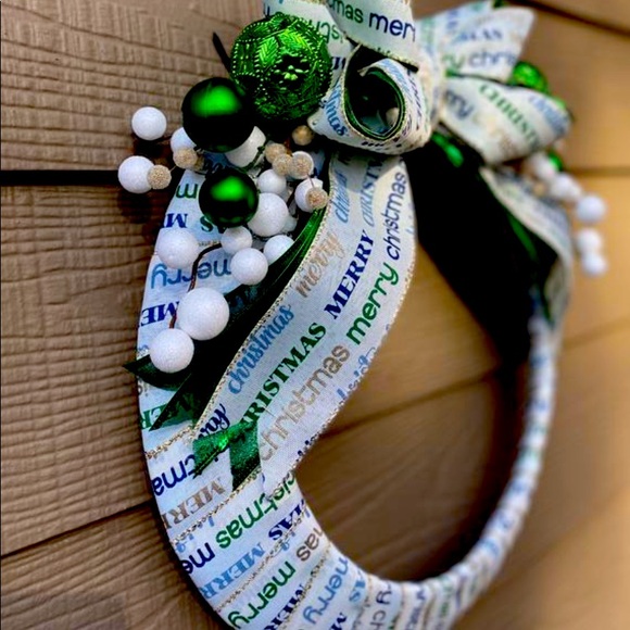 Merry Christmas Ribbon Wreath - Picture 1 of 3